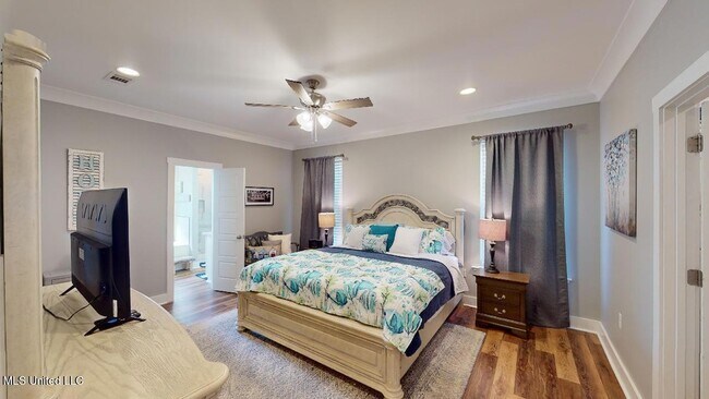 Building Photo - 1215 Ocean View Dr