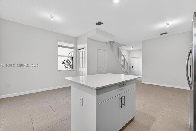 Building Photo - 2650 SE 29th St