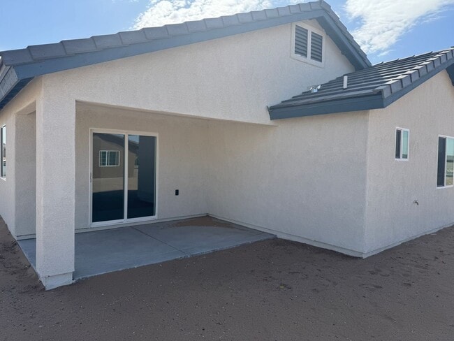 Building Photo - Almost New Home with three bedroom and two bath.