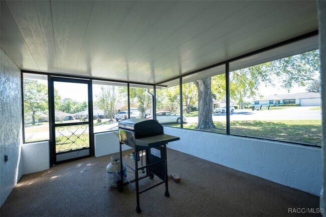 Building Photo - 68 W Sugarberry Ln