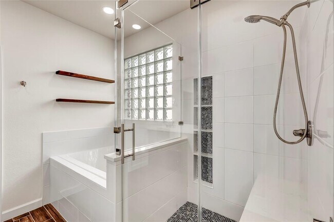 Building Photo - 15617 Pumpkin Ridge Dr