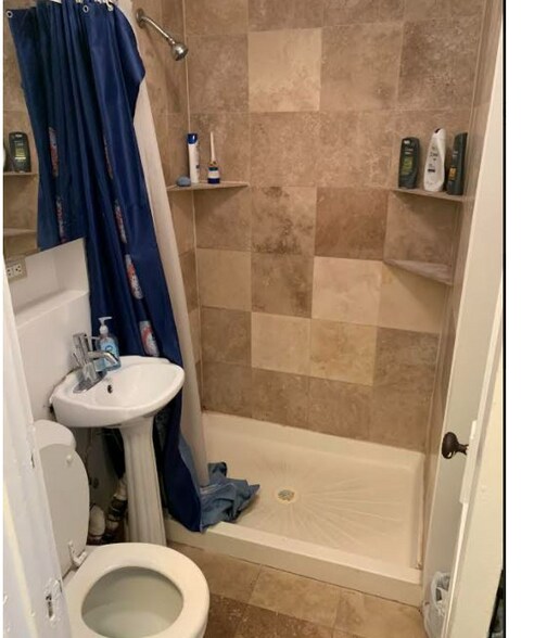 Building Photo - 220 Hanover St