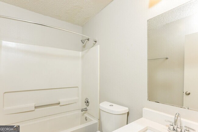 Building Photo - 1612 Picadilly Ct NE