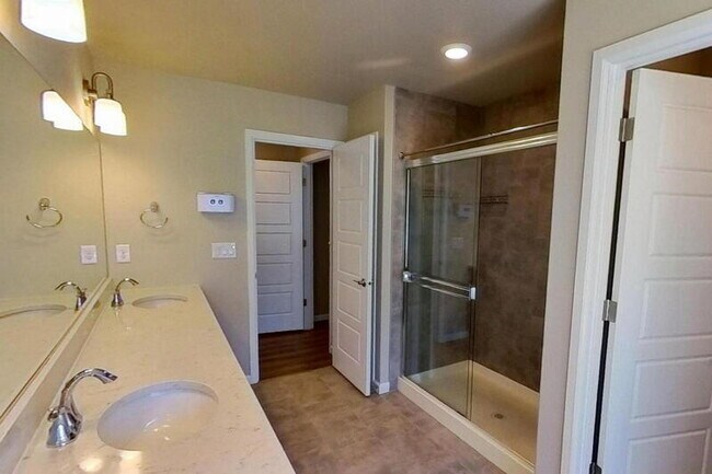 Building Photo - 13741 SE 184th Pl