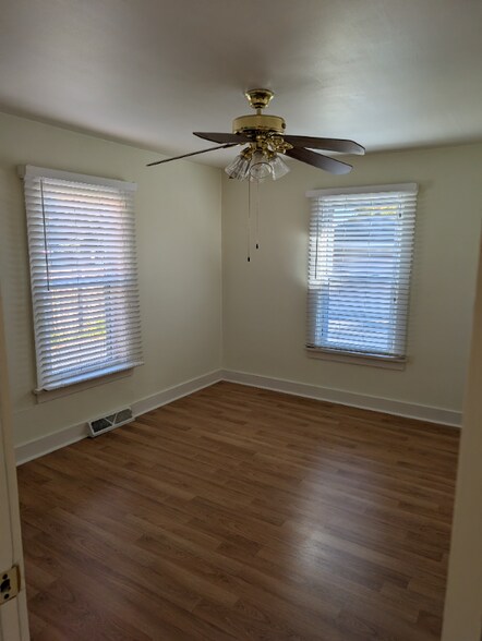 Building Photo - 14837 Keating Ave