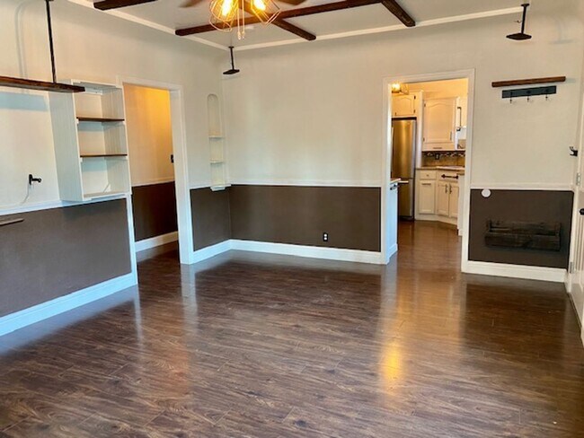 Building Photo - $2,050 Charming 2 Bedroom Home with beauti...