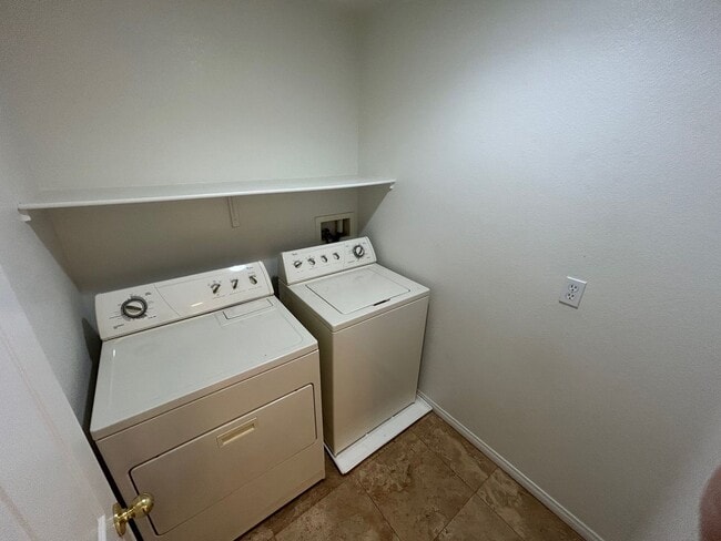 Building Photo - SOUTHWEST LAS VEGAS PROEPRTY WITH 3 BED, 3...