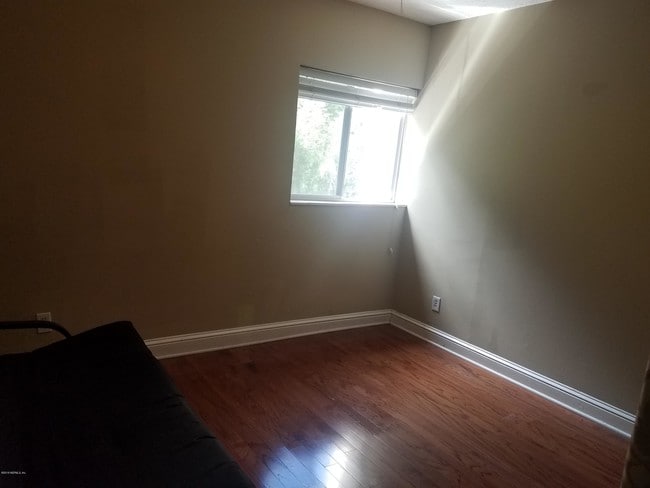 Building Photo - 2043 Dunsford Terrace