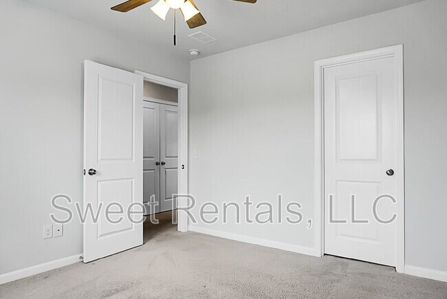 Building Photo - 210 Daniels Creek Cir