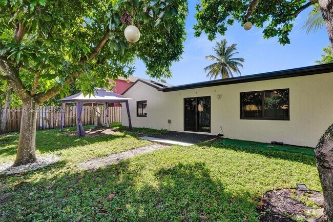 Building Photo - 8105 SW 19th St