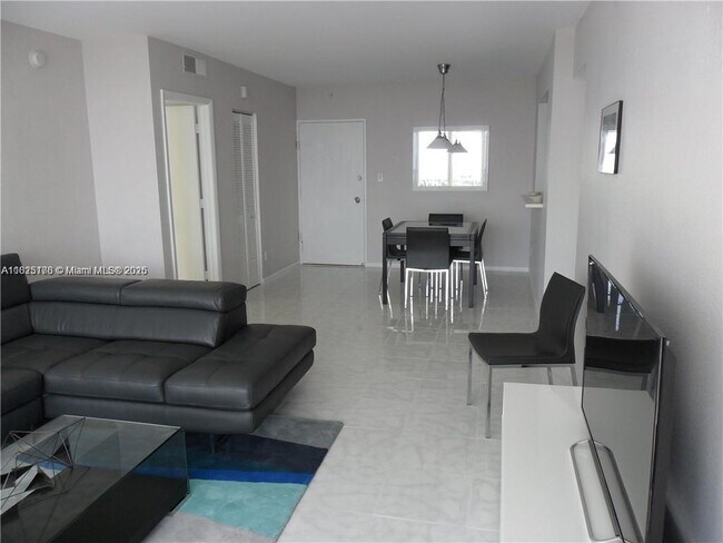 Building Photo - 5600 Collins Ave