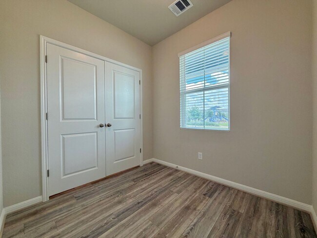 Building Photo - 207 Cherry Blossom Ln