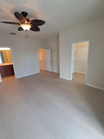 Building Photo - 3254 S Caroline Dr