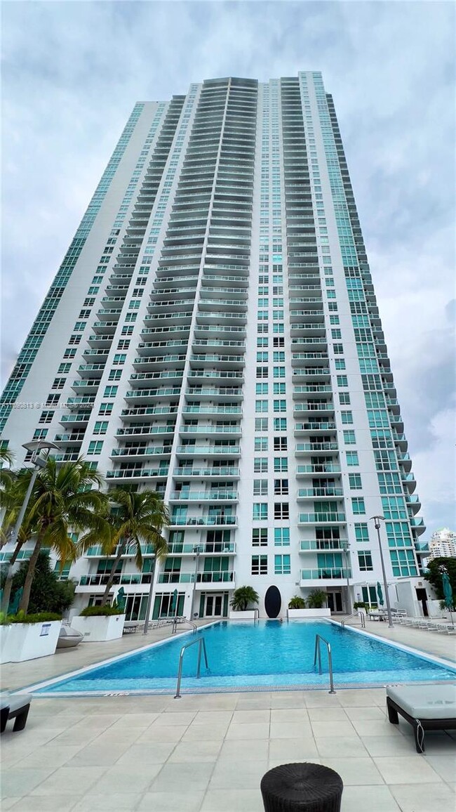 Building Photo - 950 Brickell Bay Dr