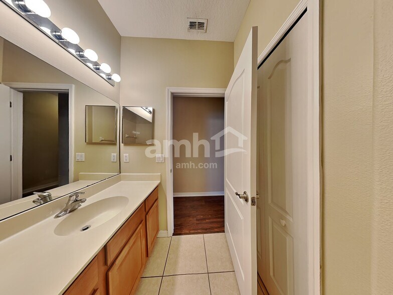 Building Photo - 2555 Azzurra Ln