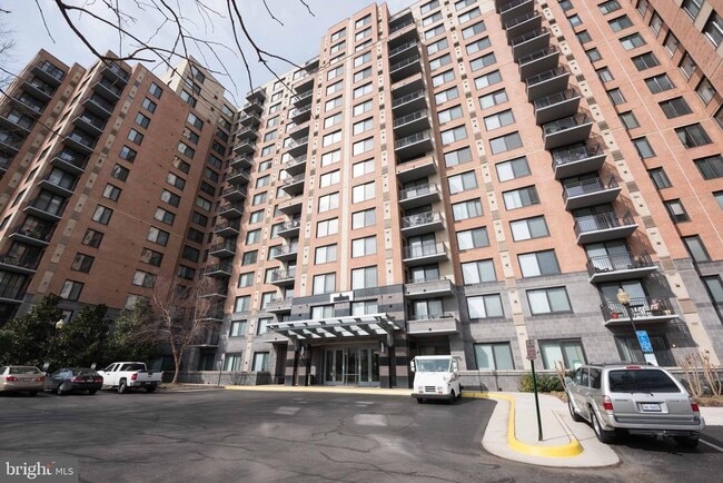 Primary Photo - 2451 Midtown Ave