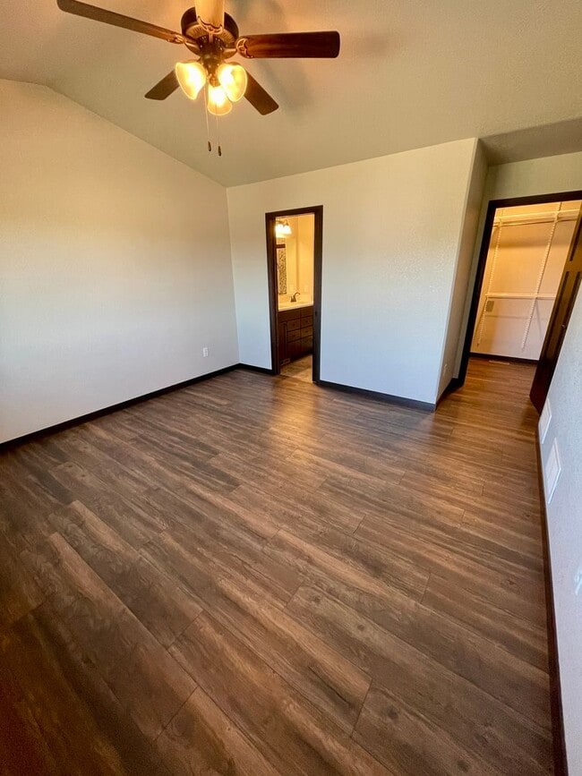 Building Photo - * GAME-CHANGING-MOVE-IN-SPECIAL * 4 Bedroom, 3 Bathroom with Office for Rent