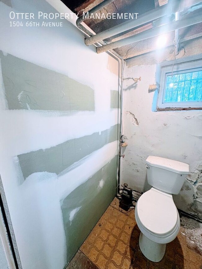 Building Photo - 1504 66th Ave