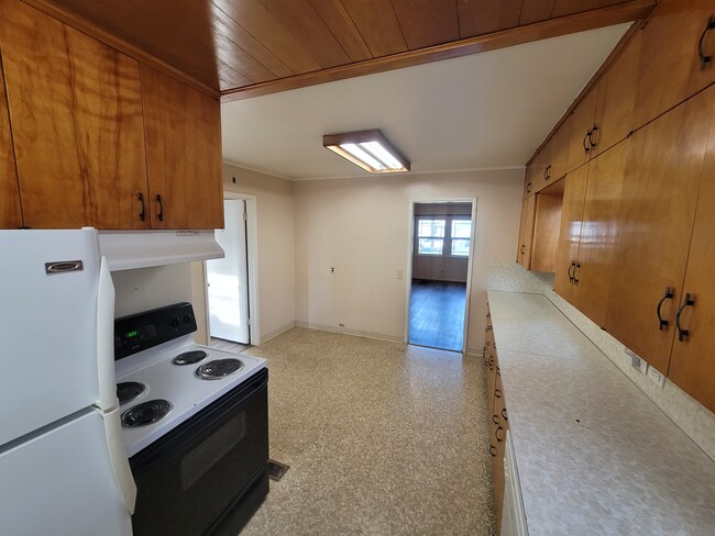 Building Photo - 711 Sanford Ave