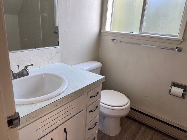 Building Photo - Charming Top-Floor Studio with Scenic Views at The Willows