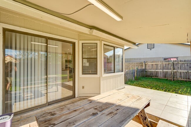 Building Photo - One Story Rental Home located near FM 78 and Walzem available for asap move in!