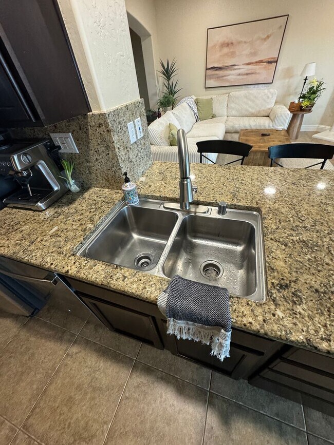 Building Photo - 3 bed 2 bath - beautiful home!