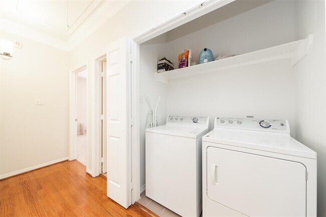 Building Photo - 5115 Fairmont St