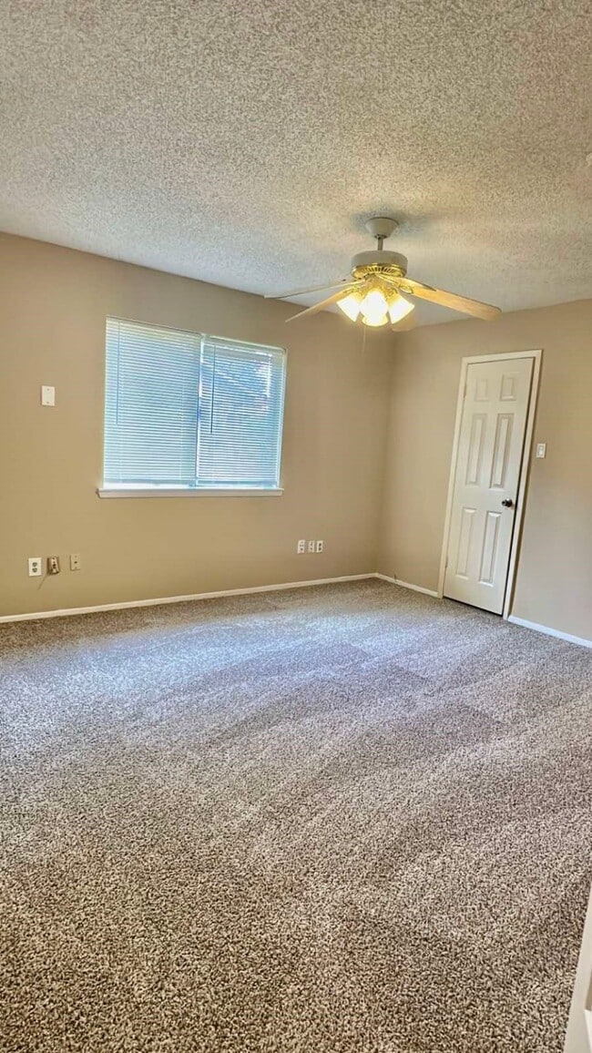 Building Photo - 21918 Pearl Lake Dr