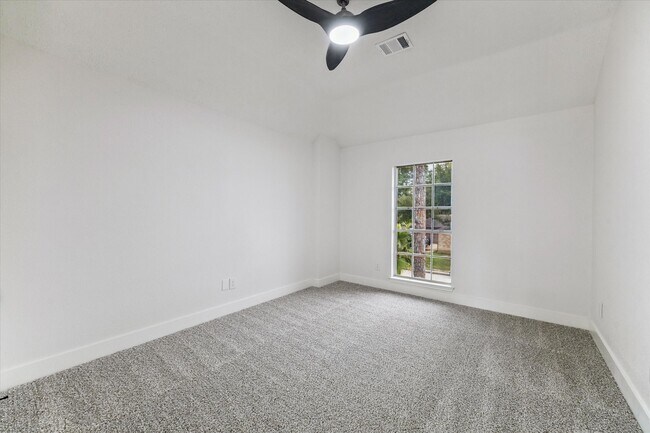 Building Photo - 14710 James River Ln