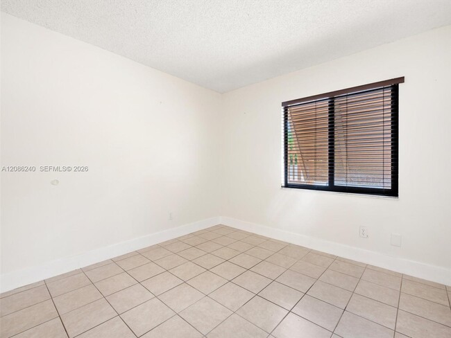 Building Photo - 1424 SW 131st Pl Cir E