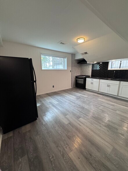 Building Photo - 2355 Virginia Pl NE