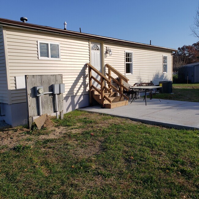 Rear with concrete patio - 10561 W 800 N
