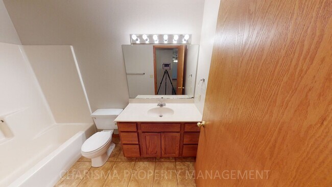 Building Photo - 3 BEDROOM, 2 BATH WALK IN TOWNHOME, ATTACH...