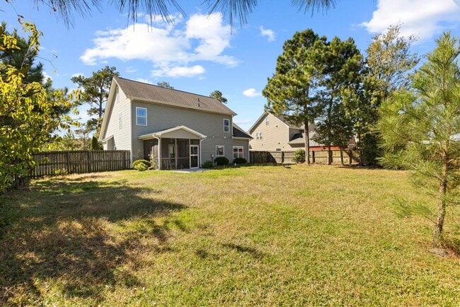 Building Photo - Minutes to the Beach! Conveniently located in Holly Ridge.