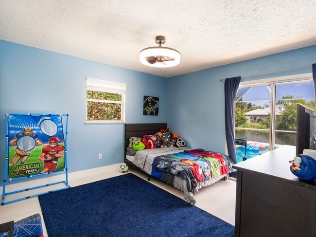 Building Photo - 1123 SW Oak Hollow Ct