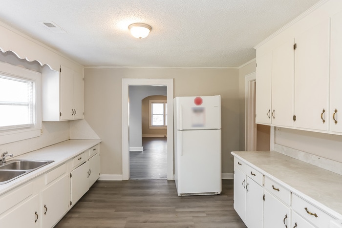 Building Photo - 523 Engleside St