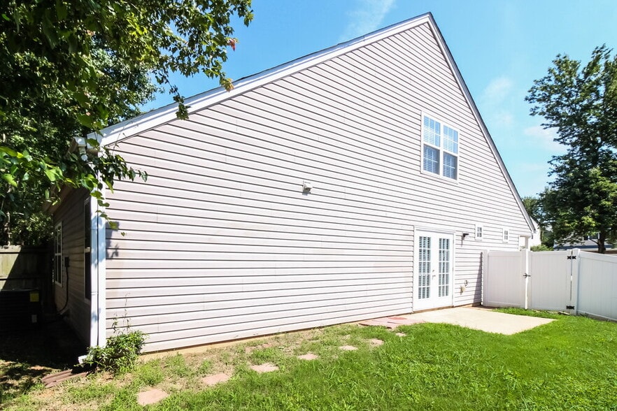 Building Photo - 134 Ilex Dr
