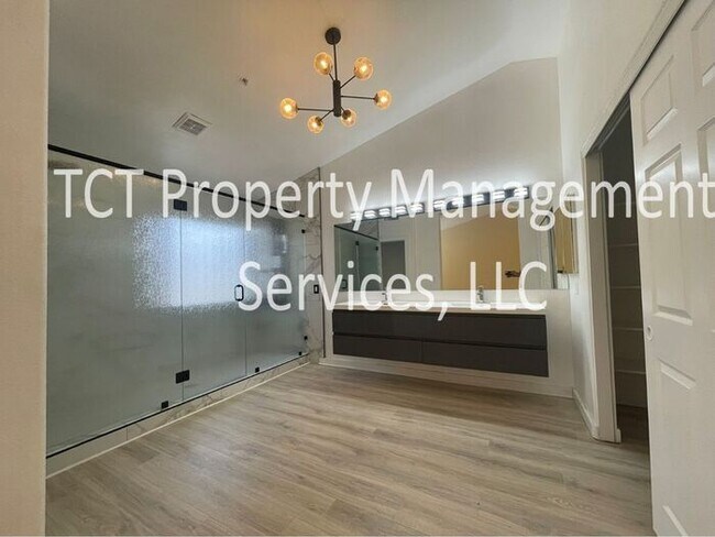 Building Photo - Stunning 4 Bedroom with Desert View!