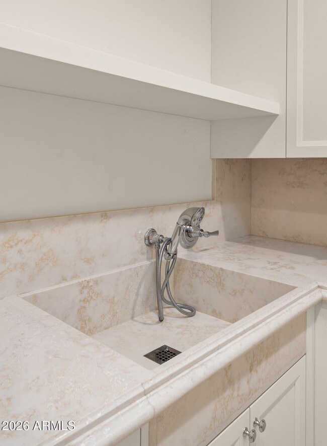 Building Photo - 8501 N Golf Dr