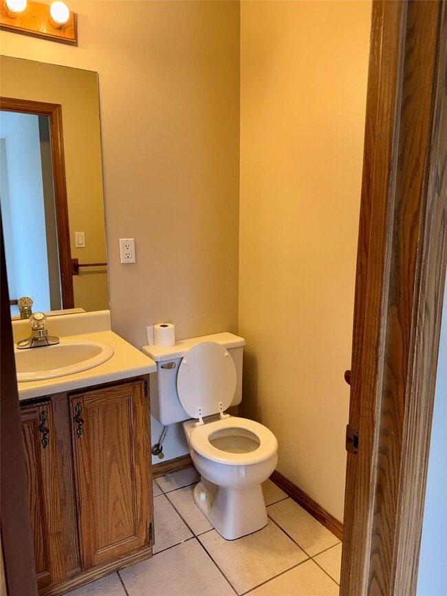 Building Photo - 4032 Canterbury Dr