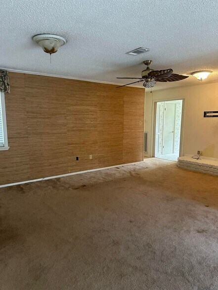 Building Photo - 2208 Sprucewood Dr
