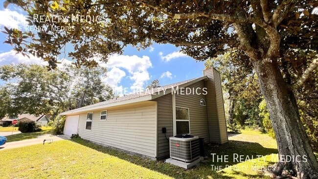 Building Photo - 23 Winding Woods Trail