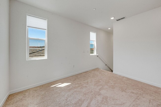 Building Photo - Never Lived In 4 Bedroom Home for Rent in Folsom Ranch!