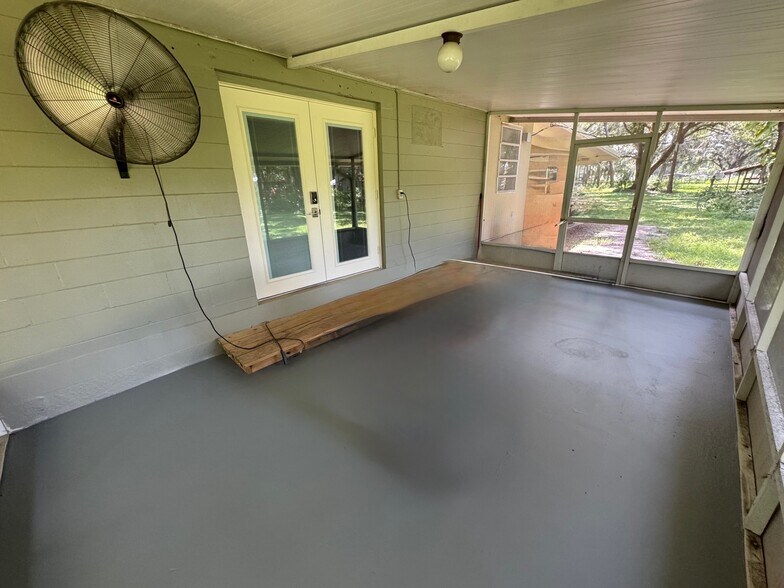 Screen Porch 2 - 2004 Lanier Rd