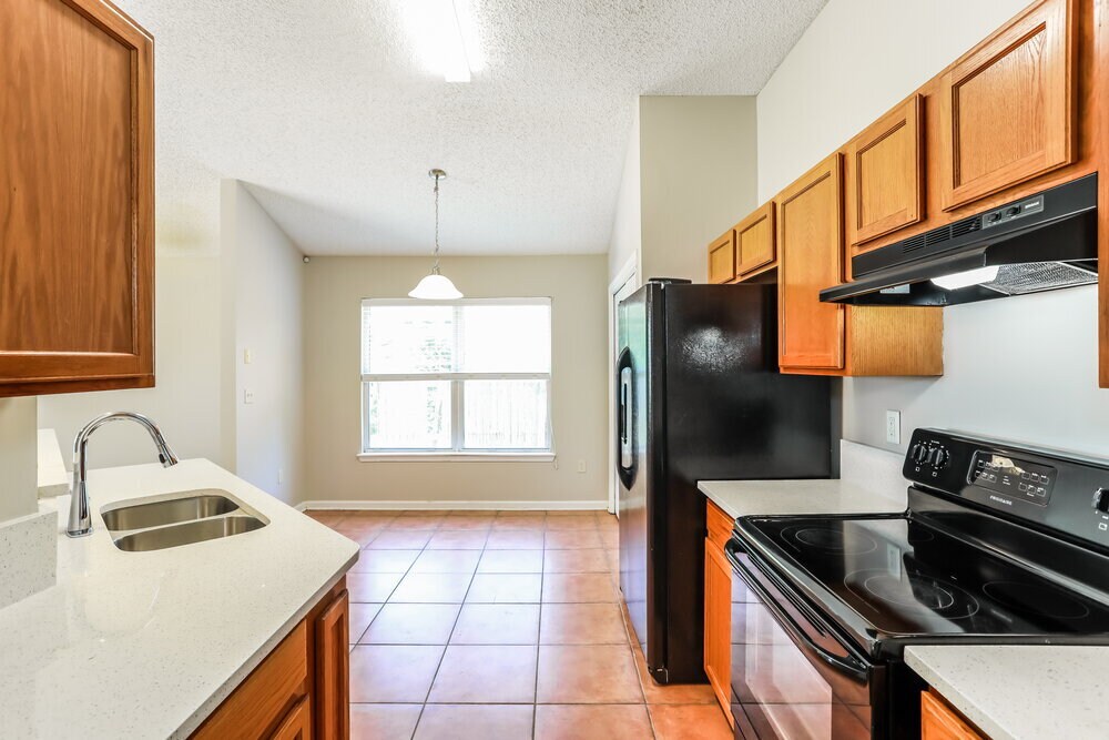 Building Photo - 8073 Leafcrest Dr