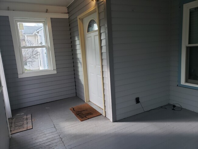 Building Photo - 608 W South St