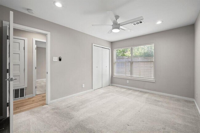 Building Photo - 6707 Columbia Dr