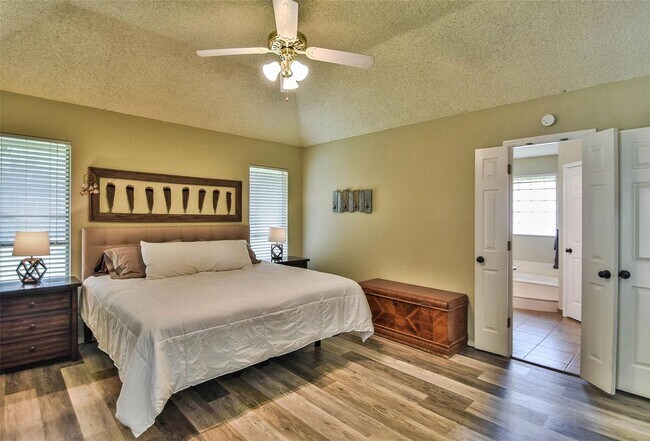Building Photo - Beautiful Home on Mature Tree'd Lot  in We...