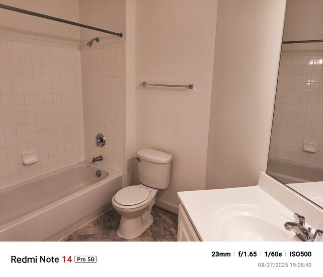 Building Photo - Vibrant Brambleton Condo Steps from Town C...