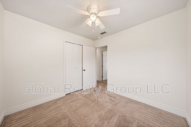 Building Photo - 517 Oak Dr